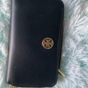 Robinson zip wallet